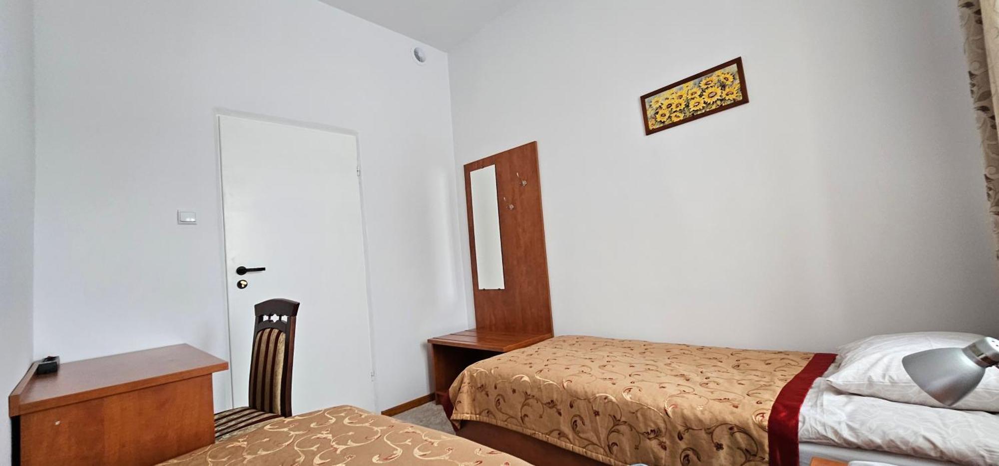 Rest Hostel Airport Modlin Nowy Dwor Mazowiecki Bagian luar foto