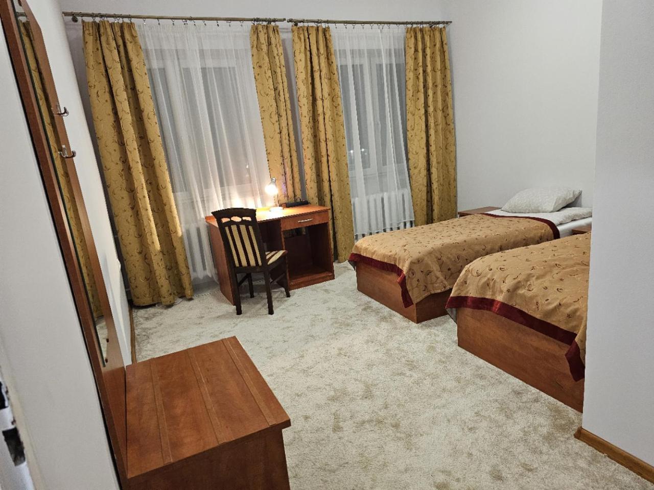 Rest Hostel Airport Modlin Nowy Dwor Mazowiecki Bagian luar foto