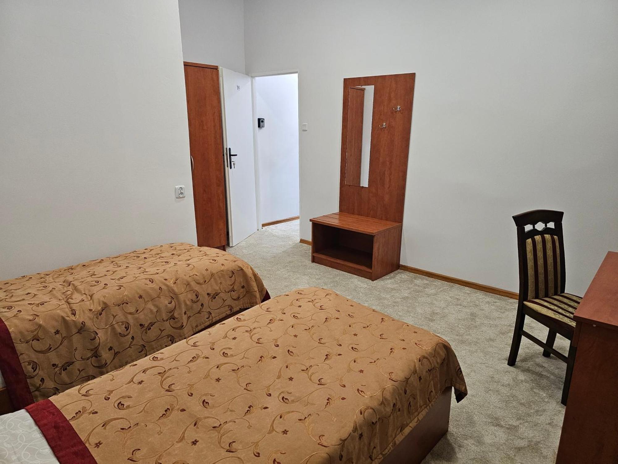Rest Hostel Airport Modlin Nowy Dwor Mazowiecki Bagian luar foto
