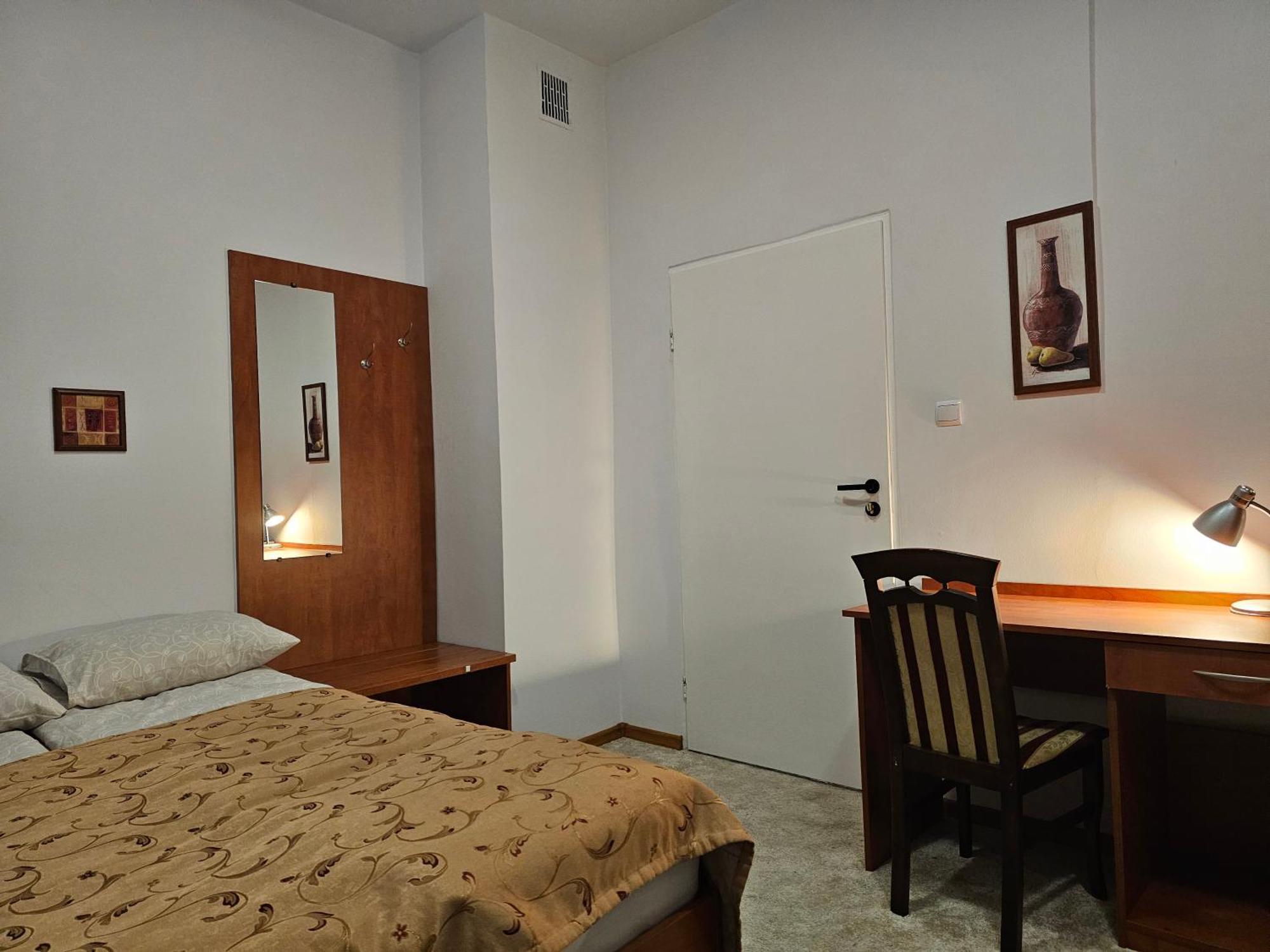 Rest Hostel Airport Modlin Nowy Dwor Mazowiecki Bagian luar foto